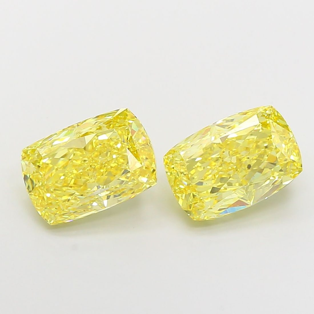 Loose Diamond - CUSHION MODIFIED 4.0ct Fancy Vivid Yellow VS1: Loose Diamond - CUSHION MODIFIED 4.0ct Fancy Vivid Yellow VS1 Source: This is a real non-mined Diamond that has been grown in a lab Shape: CUSHION MODIFIED Carats: 4.0 Color: Fancy Vivid Yellow Certif