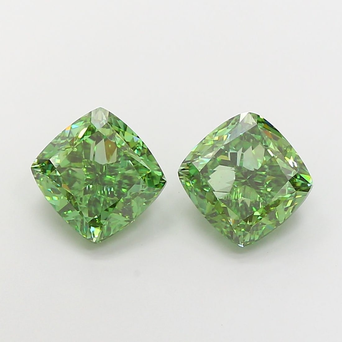 Loose Diamond - CUSHION MODIFIED 4.08ct Fancy Vivid Green VVS2 (1 of 1)