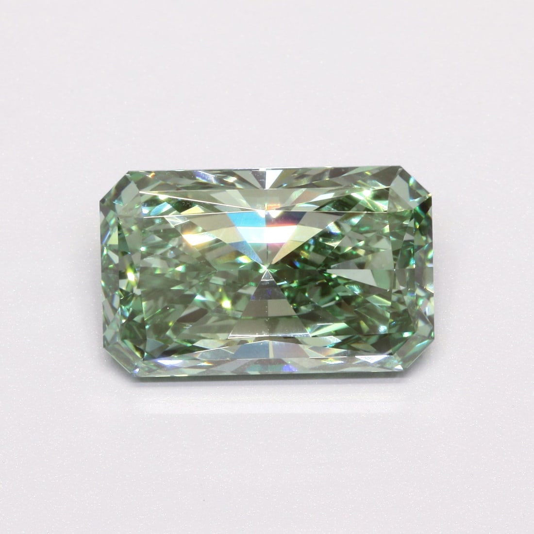 Loose Diamond - RADIANT 5.0ct Fancy Vivid Green VS1: Loose Diamond - RADIANT 5.0ct Fancy Vivid Green VS1 Source: This is a real non-mined Diamond that has been grown in a lab Shape: RADIANT Carats: 5.0 Color: Fancy Vivid Green Certification: IGI Video: