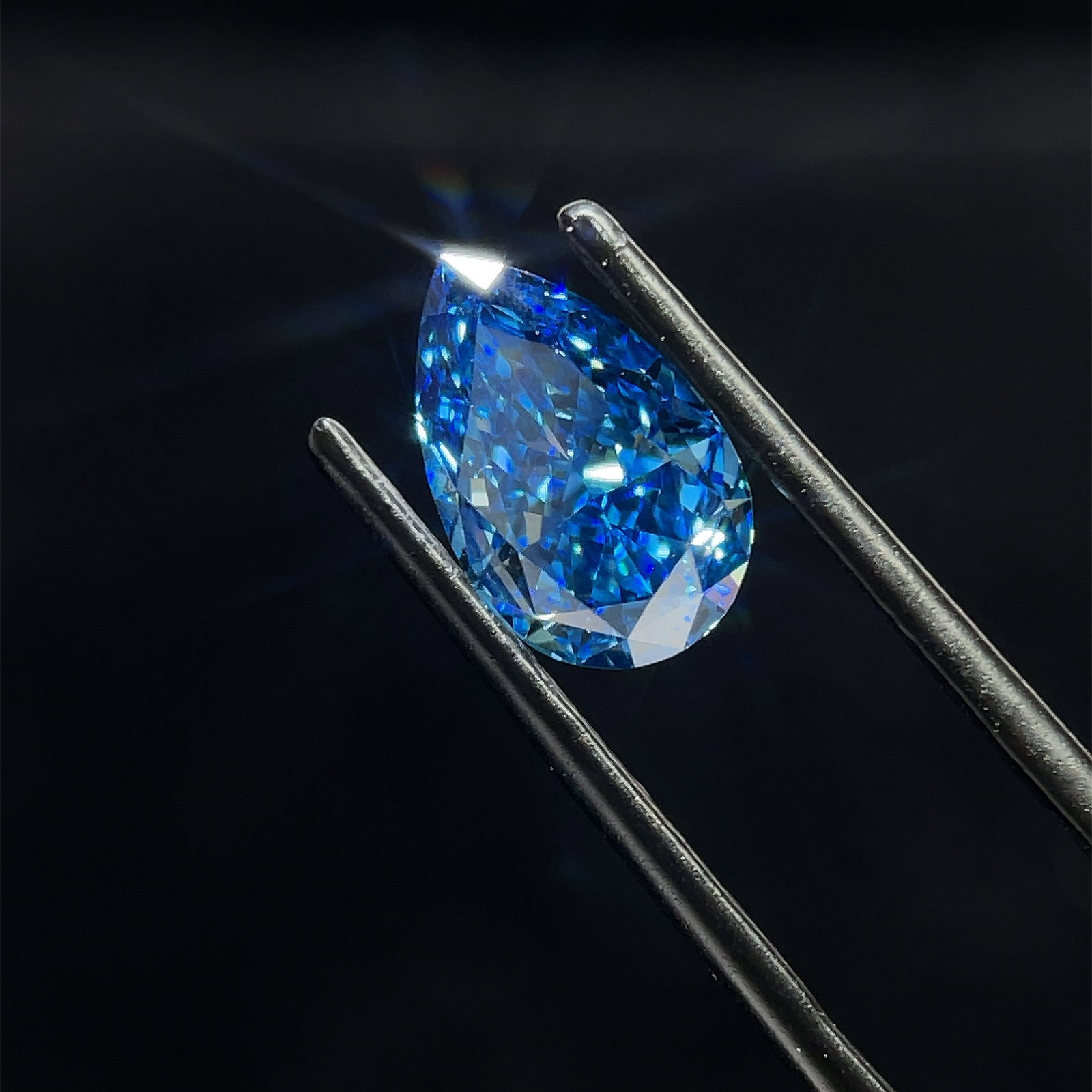 Loose Diamond - PEAR 2.26ct Blue VS2: Loose Diamond - PEAR 2.26ct Blue VS2 Source: This is a real non-mined Diamond that has been grown in a lab Shape: PEAR Carats: 2.26 Color: Blue Certification: NONE The Diamond Depot Guarantee: All ite