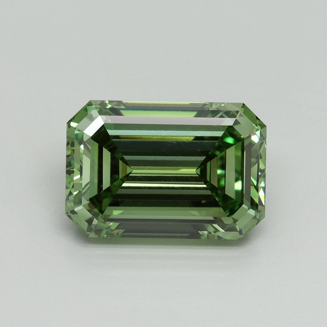 Loose Diamond - EMERALD 5.03ct Fancy Vivid Green VS1: Loose Diamond - EMERALD 5.03ct Fancy Vivid Green VS1 Source: This is a real non-mined Diamond that has been grown in a lab Shape: EMERALD Carats: 5.03 Color: Fancy Vivid Green Certification: IGI Video