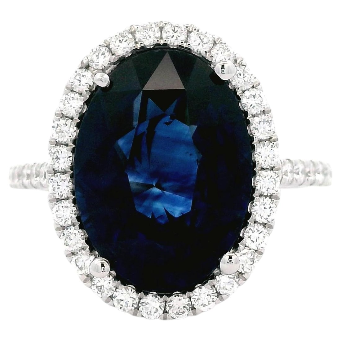 18k White Gold Ring GIA 6.79ct Ceylon Sapphire Diamond: 18k White Gold Ring GIA 6.79ct Ceylon Sapphire Diamond Contemporary 18k white gold ring set with a GIA-certified 6.79 ct oval Ceylon blue sapphire and a diamond halo. The ring features a total gemston