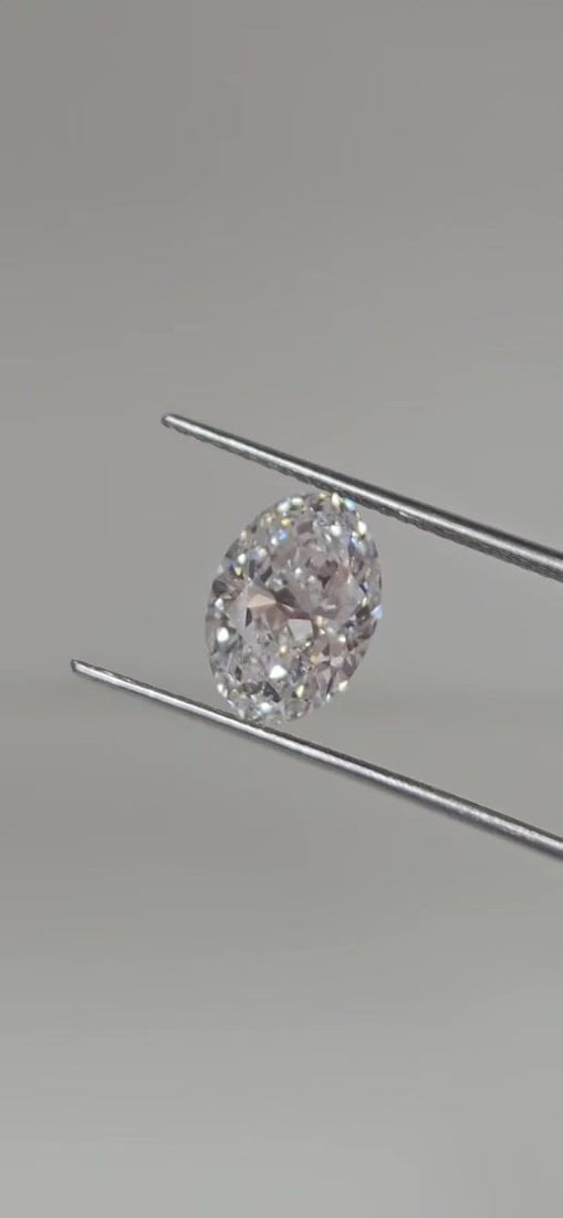Loose Diamond - OVAL 2.2ct D VS2: Loose Diamond - OVAL 2.2ct D VS2 Source: Natural Shape: OVAL Carats: 2.2 Color: D Clarity: VS2 Certification: GIA Video: