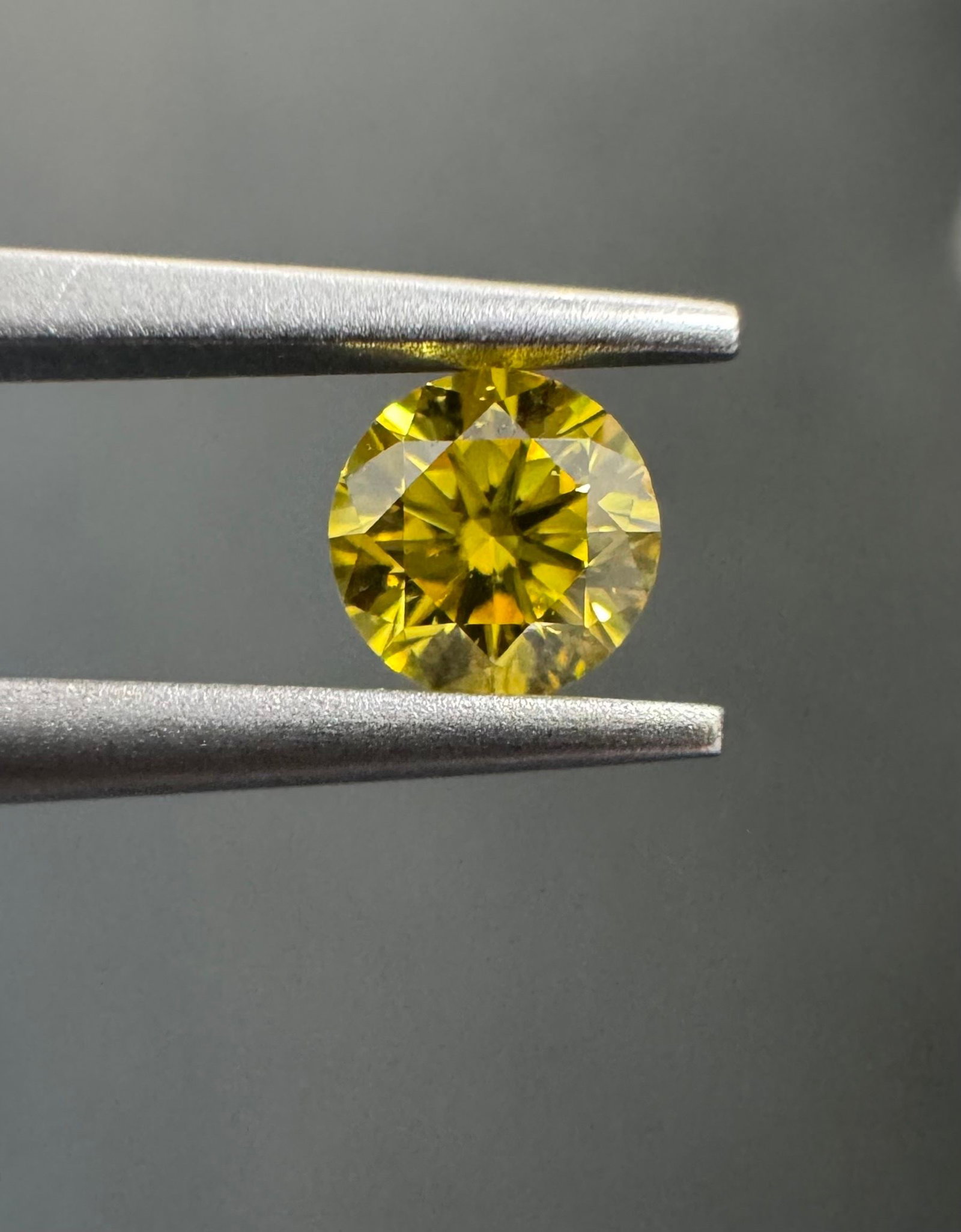 Loose Diamond - ROUND 0.22ct Fancy Vivid Yellow SI1: Loose Diamond - ROUND 0.22ct Fancy Vivid Yellow SI1 Source: Natural Shape: ROUND Carats: 0.22 Color: Fancy Vivid Yellow Certification: GIA The Diamond Depot Guarantee: All items in this auction are gu