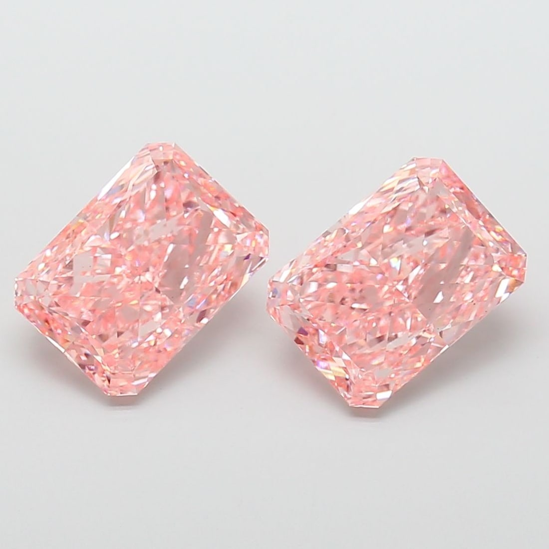 Loose Diamond - RADIANT 6.04ct Fancy Vivid Pink VS1: Loose Diamond - RADIANT 6.04ct Fancy Vivid Pink VS1 Source: This is a real non-mined Diamond that has been grown in a lab Shape: RADIANT Carats: 6.04 Color: Fancy Vivid Pink Certification: IGI Video: