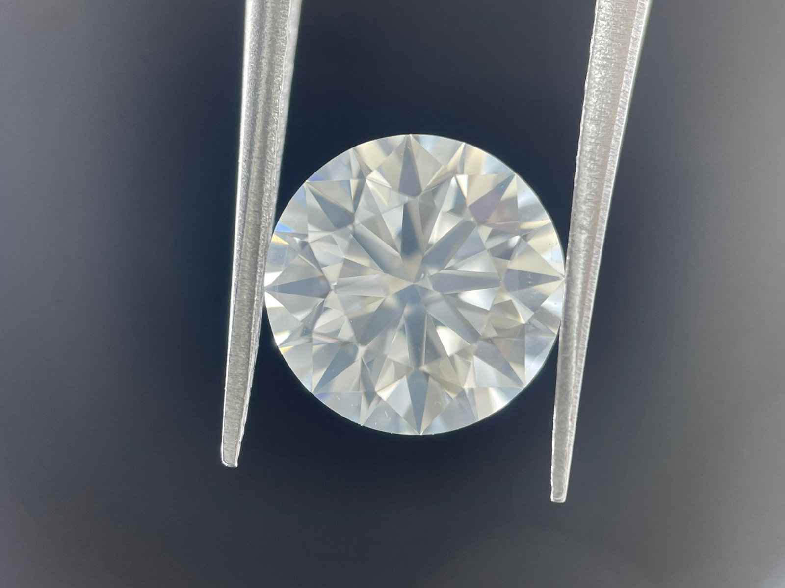 Loose Diamond - ROUND 1.09ct I1: Loose Diamond - ROUND 1.09ct I1 Source: Natural Shape: ROUND Carats: 1.09 Color: Clarity: I1 Certification: GIA The Diamond Depot Guarantee: All items in this auction are guaranteed to be 100% authent