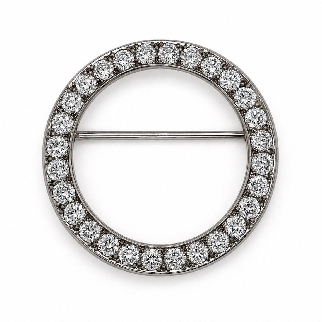 Platinum diamond brooch Art Deco style 3.60 ct 1.25 in: Platinum diamond brooch Art Deco style 3.60 ct 1.25 in Art Deco platinum brooch set with 28 diamonds for a refined geometric look. This pre-owned piece offers a total diamond weight of approximately 3