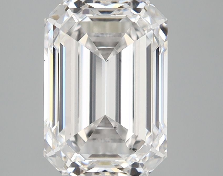 Loose Diamond - EMERALD 2.75ct E VS1: Loose Diamond - EMERALD 2.75ct E VS1 Source: This is a real non-mined Diamond that has been grown in a lab Shape: EMERALD Carats: 2.75 Color: E Clarity: VS1 Certification: GIA Video: