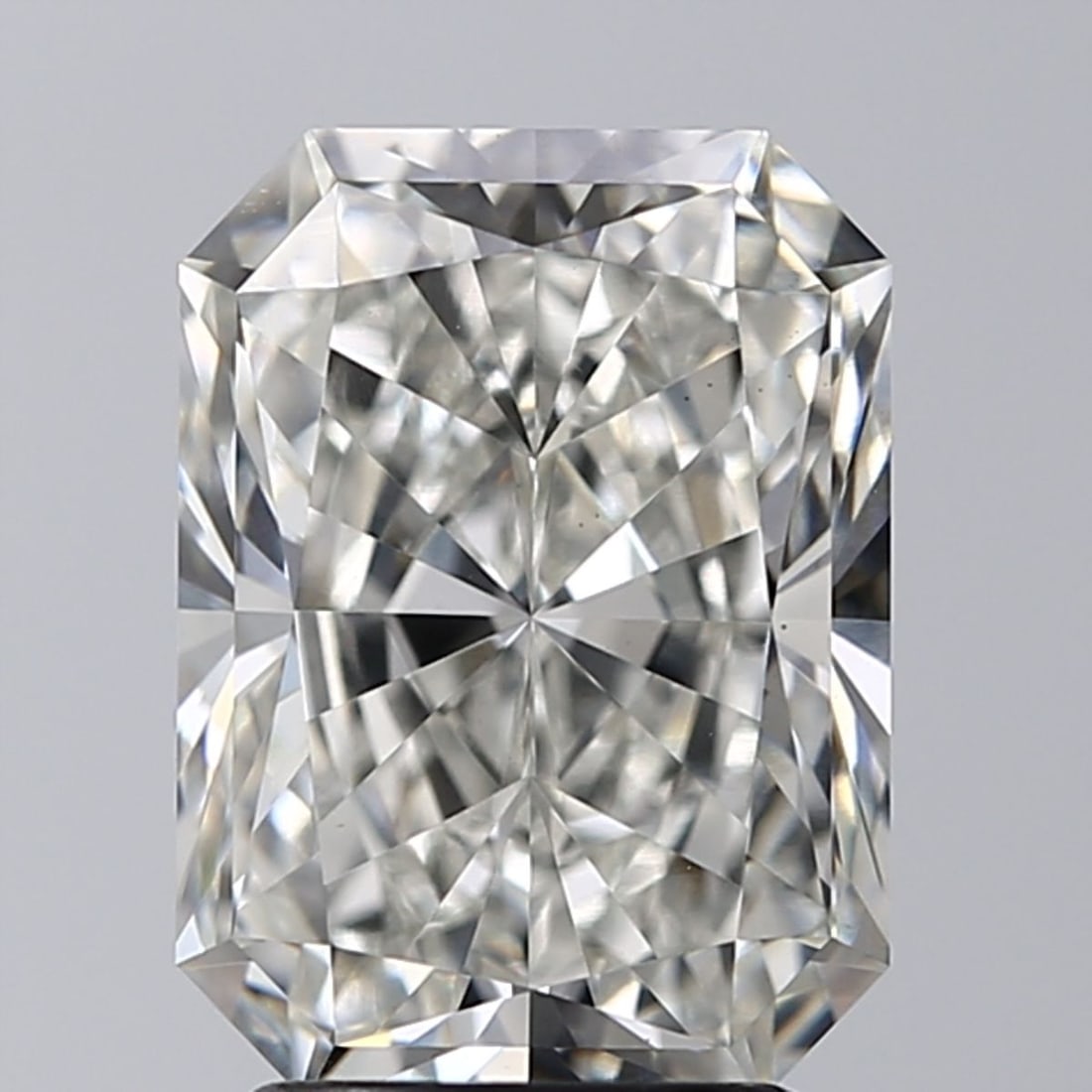 Loose Diamond - RADIANT 3.02ct H VVS2: Loose Diamond - RADIANT 3.02ct H VVS2 Source: This is a real non-mined Diamond that has been grown in a lab Shape: RADIANT Carats: 3.02 Color: H Clarity: VVS2 Certification: GIA Video: