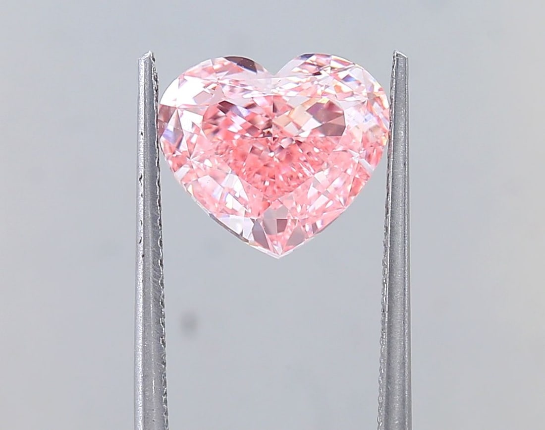 Loose Diamond - HEART 3.0ct Fancy Vivid Pink VS1: Loose Diamond - HEART 3.0ct Fancy Vivid Pink VS1 Source: This is a real non-mined Diamond that has been grown in a lab Shape: HEART Carats: 3.0 Color: Fancy Vivid Pink Certification: IGI Video: