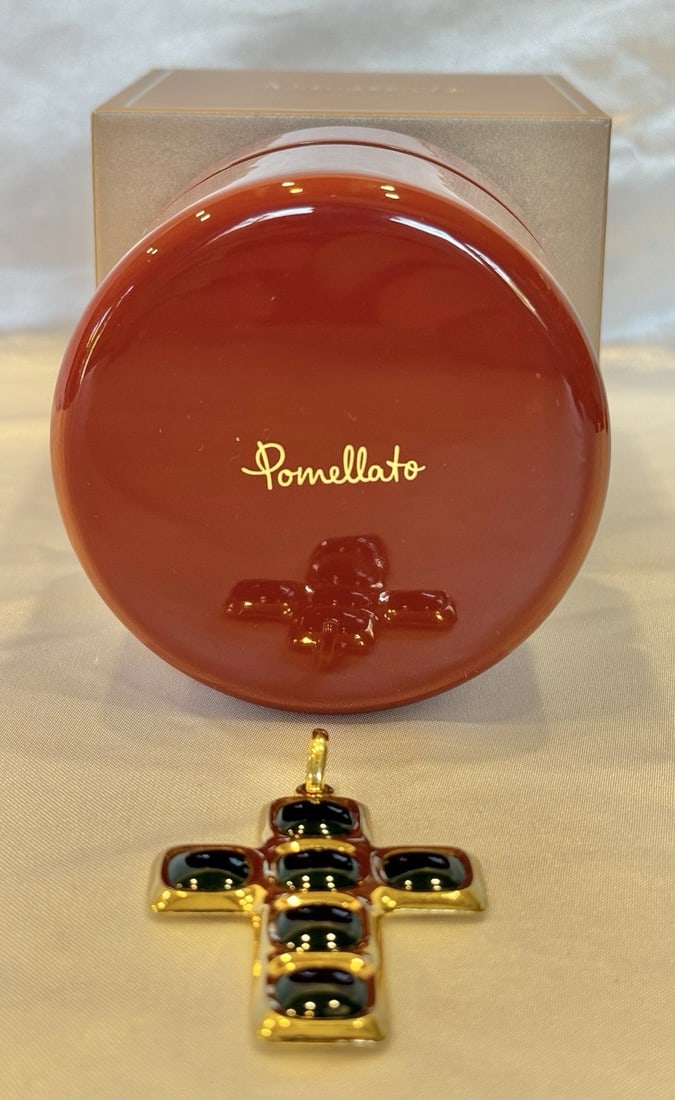 Pomellato Garnet Cross Pendant 18K Yellow Gold with Box: Pomellato Garnet Cross Pendant 18K Yellow Gold with Box Pomellato cross pendant crafted in 18k yellow gold and set with garnet stones. This pre-owned pendant showcases detailed design and workmanship 