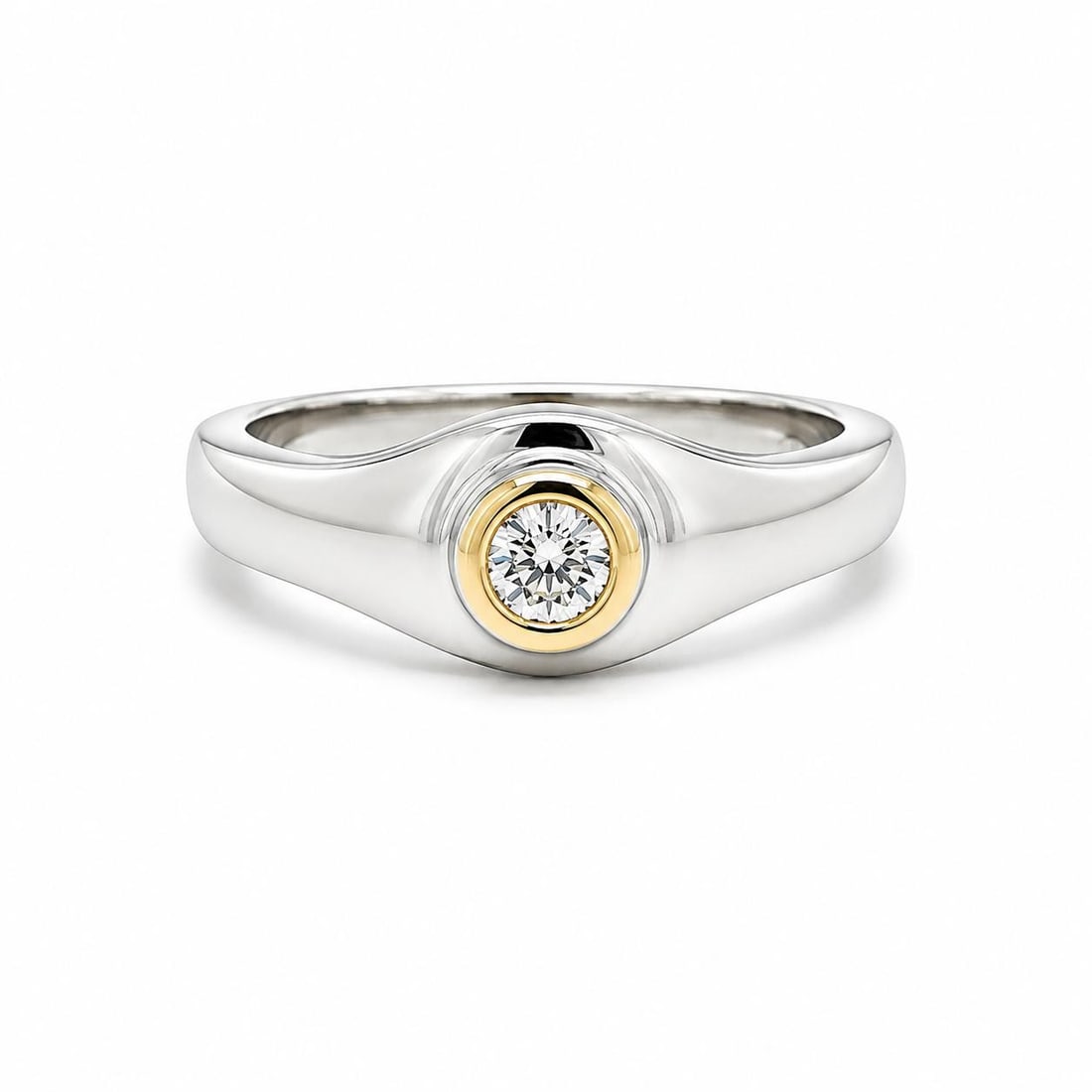 18k Two Tone Gold Bezel Set Diamond Solitaire Ring: 18k Two Tone Gold Bezel Set Diamond Solitaire Ring Pre-owned target ring crafted in solid 18k white and yellow gold, featuring a natural round brilliant cut diamond in a bezel-set solitaire design. Th
