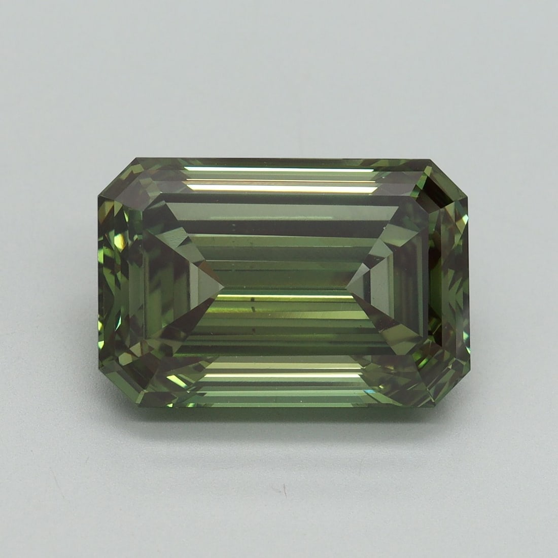 Loose Diamond - EMERALD 7.31ct Fancy Vivid Green VS2: Loose Diamond - EMERALD 7.31ct Fancy Vivid Green VS2 Source: This is a real non-mined Diamond that has been grown in a lab Shape: EMERALD Carats: 7.31 Color: Fancy Vivid Green Certification: IGI Video
