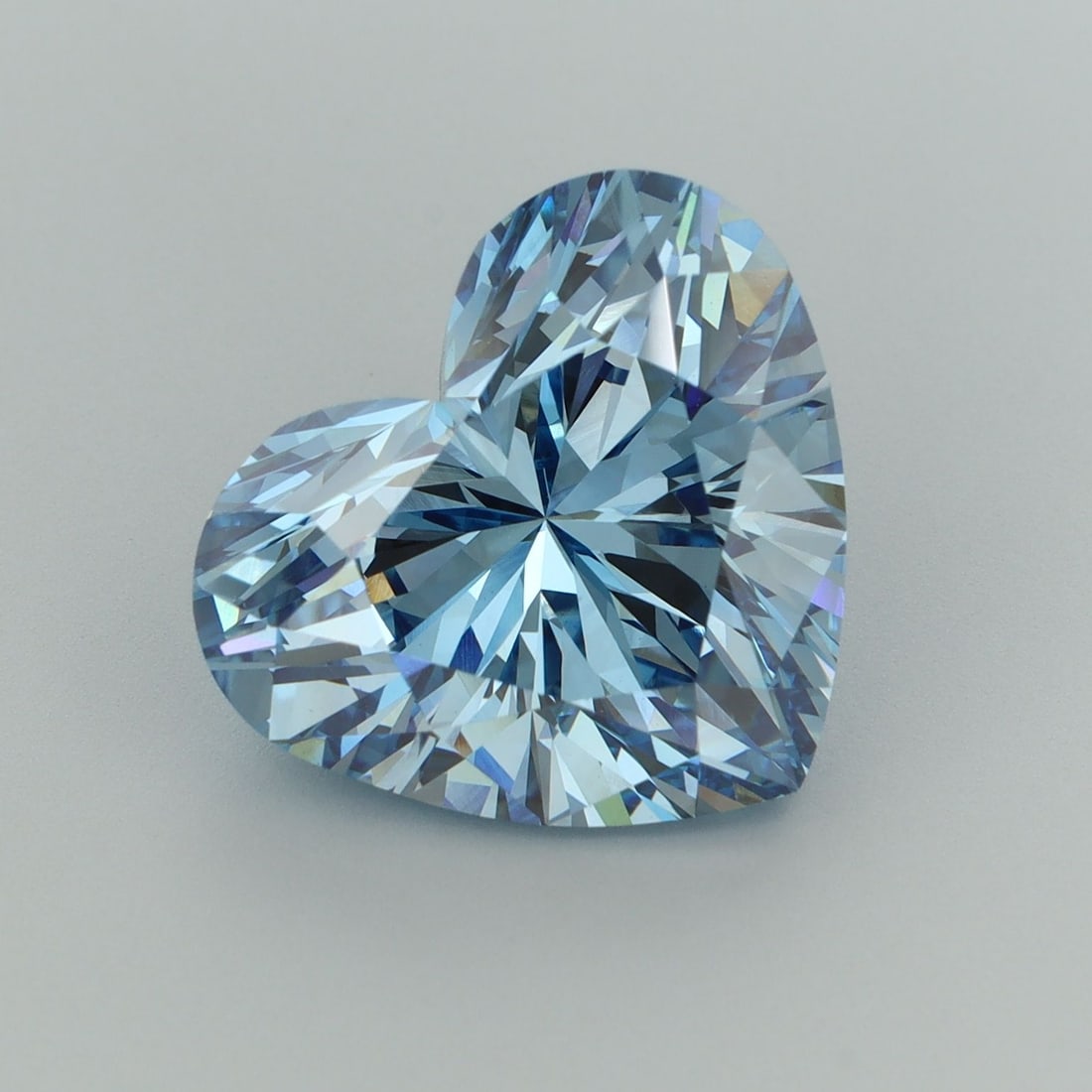 Loose Diamond - HEART 7.98ct Fancy Vivid Blue VS1: Loose Diamond - HEART 7.98ct Fancy Vivid Blue VS1 Source: This is a real non-mined Diamond that has been grown in a lab Shape: HEART Carats: 7.98 Color: Fancy Vivid Blue Certification: IGI Video: