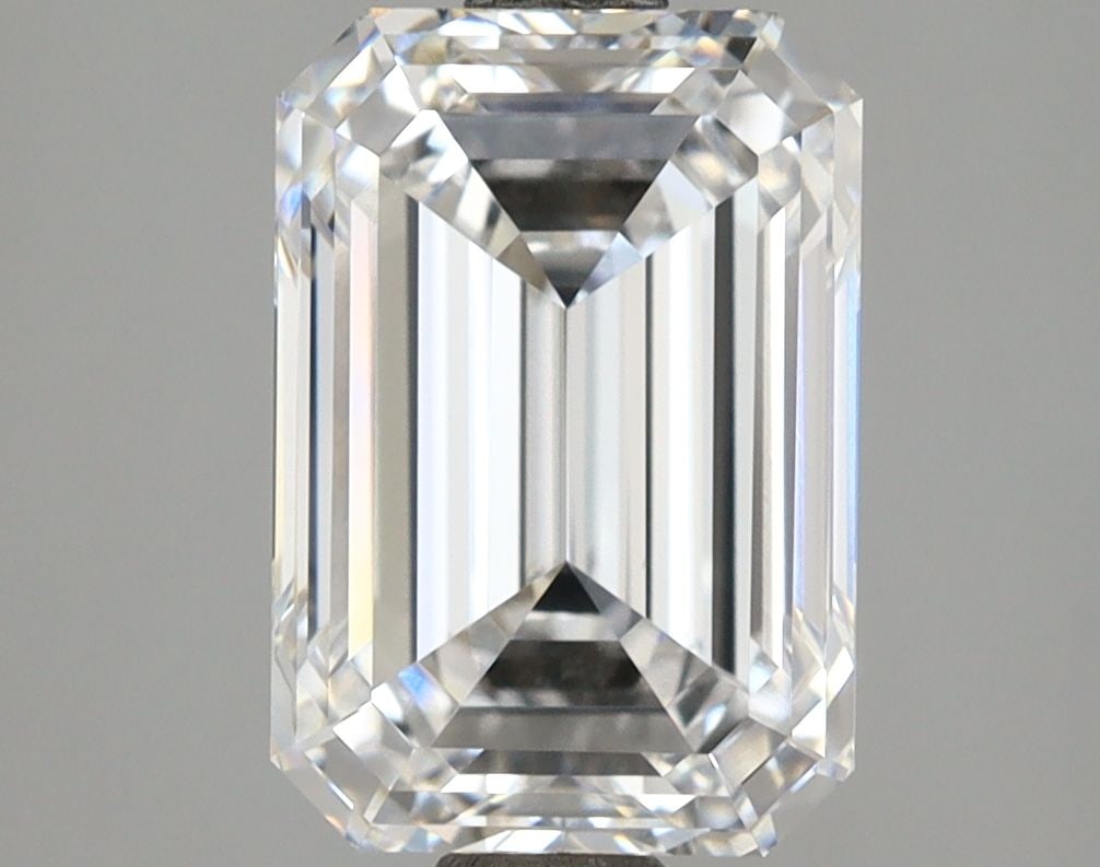 Loose Diamond - EMERALD 3.85ct D VVS1: Loose Diamond - EMERALD 3.85ct D VVS1 Source: This is a real non-mined Diamond that has been grown in a lab Shape: EMERALD Carats: 3.85 Color: D Clarity: VVS1 Certification: IGI Video: