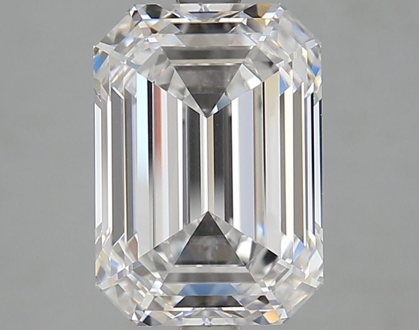 Loose Diamond - EMERALD 4.07ct D VVS2: Loose Diamond - EMERALD 4.07ct D VVS2 Source: This is a real non-mined Diamond that has been grown in a lab Shape: EMERALD Carats: 4.07 Color: D Clarity: VVS2 Certification: GIA Video: