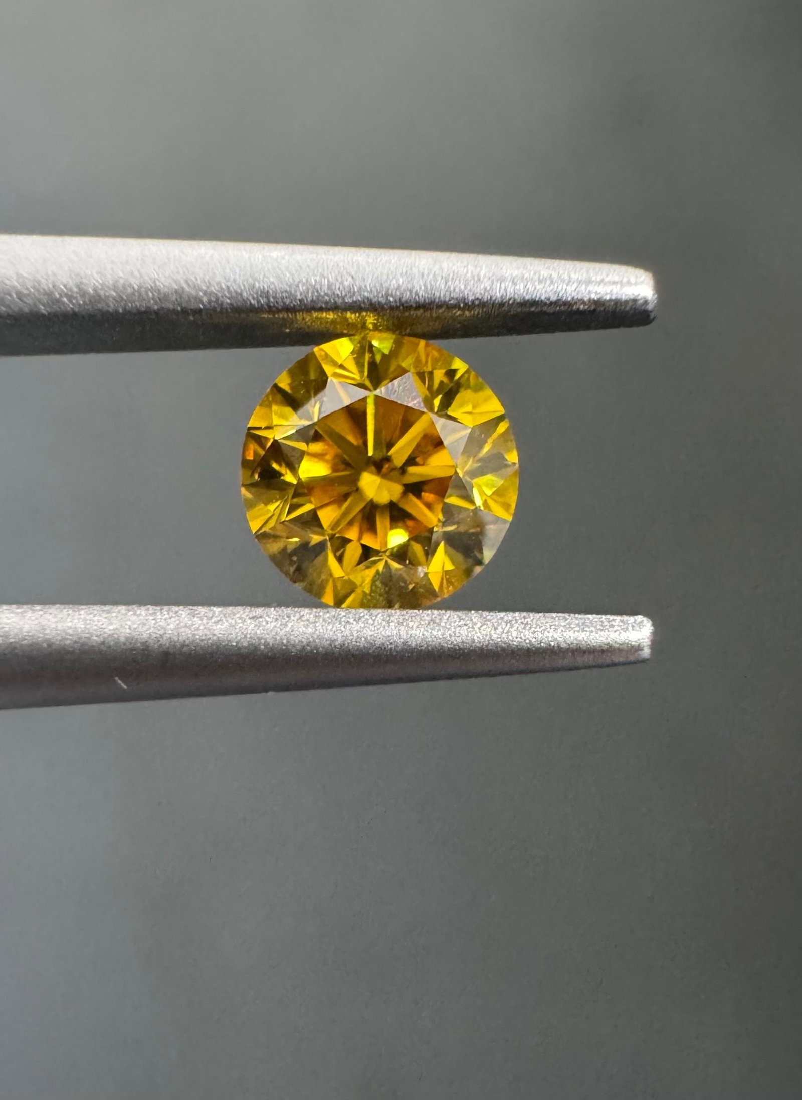 Loose Diamond - ROUND 0.29ct Fancy Vivid Orangey Yellow SI2: Loose Diamond - ROUND 0.29ct Fancy Vivid Orangey Yellow SI2 Source: Natural Shape: ROUND Carats: 0.29 Color: Fancy Vivid Orangey Yellow Certification: GIA The Diamond Depot Guarantee: All items in thi