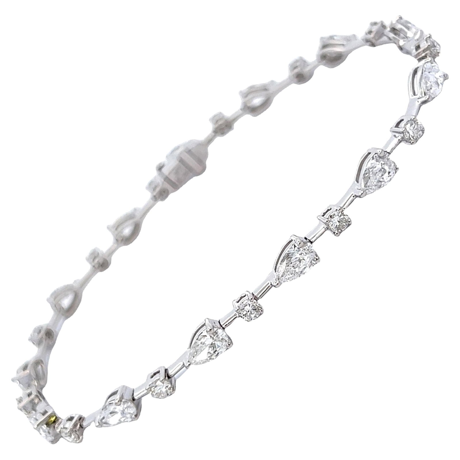 18k White Gold Diamond Bracelet 4.97ct: 18k White Gold Diamond Bracelet 4.97ct Contemporary diamond bracelet set with round brilliant and pear cut diamonds in 18k white gold. The bracelet features a total diamond weight of 4.97 ct, includin