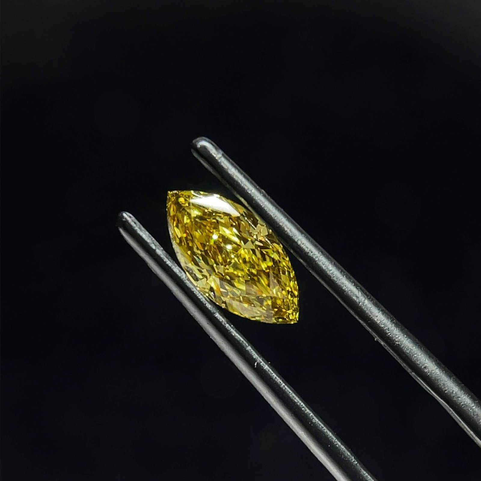 Loose Diamond - MARQUISE 0.93ct Fancy Intense Yellow VVS2: Loose Diamond - MARQUISE 0.93ct Fancy Intense Yellow VVS2 Source: This is a real non-mined Diamond that has been grown in a lab Shape: MARQUISE Carats: 0.93 Color: Fancy Intense Yellow Certification: 