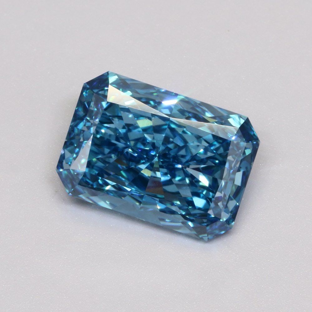 Loose Diamond - RADIANT 4.01ct Fancy Vivid Blue VS2: Loose Diamond - RADIANT 4.01ct Fancy Vivid Blue VS2 Source: This is a real non-mined Diamond that has been grown in a lab Shape: RADIANT Carats: 4.01 Color: Fancy Vivid Blue Certification: IGI Video: