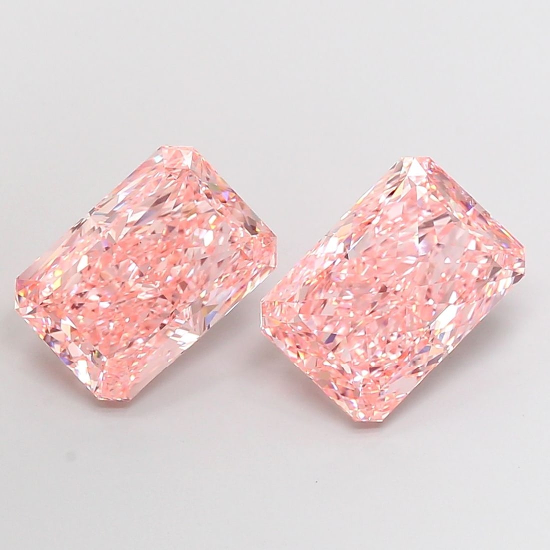 Loose Diamond - RADIANT 6.56ct Fancy Vivid Pink VS1: Loose Diamond - RADIANT 6.56ct Fancy Vivid Pink VS1 Source: This is a real non-mined Diamond that has been grown in a lab Shape: RADIANT Carats: 6.56 Color: Fancy Vivid Pink Certification: IGI Video:
