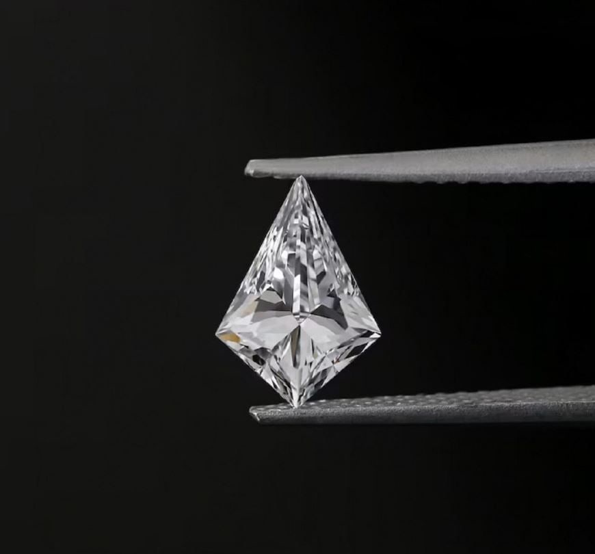 Loose Diamond - KITE 0.18ct E VS1: Loose Diamond - KITE 0.18ct E VS1 Source: This is a real non-mined Diamond that has been grown in a lab Shape: KITE Carats: 0.18 Color: E Clarity: VS1 Certification: NONE Video: Video Link The