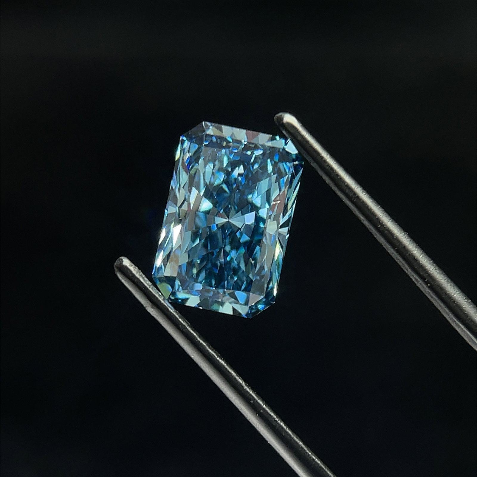 Loose Diamond - RADIANT 3.46ct Blue VS1 (1 of 1)
