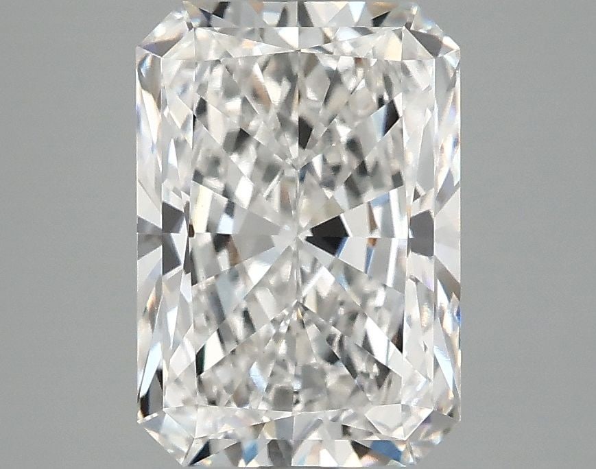 Loose Diamond - RADIANT 3.1ct E VS1: Loose Diamond - RADIANT 3.1ct E VS1 Source: This is a real non-mined Diamond that has been grown in a lab Shape: RADIANT Carats: 3.1 Color: E Clarity: VS1 Certification: IGI Video: Video Link The