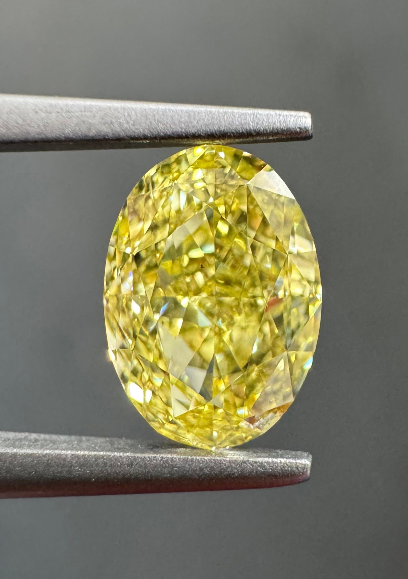 Loose Diamond - OVAL 1.54ct Fancy Intense Yellow VS2: Loose Diamond - OVAL 1.54ct Fancy Intense Yellow VS2 Source: Natural Shape: OVAL Carats: 1.54 Color: Fancy Intense Yellow Certification: GIA Video: