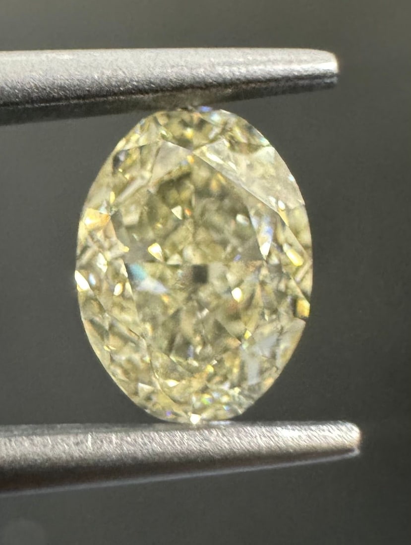 Loose Diamond - OVAL 0.96ct S-T VS1: Loose Diamond - OVAL 0.96ct S-T VS1 Source: Natural Shape: OVAL Carats: 0.96 Color: S-T Certification: GIA The Diamond Depot Guarantee: All items in this auction are guaranteed to be 100% authentic. A