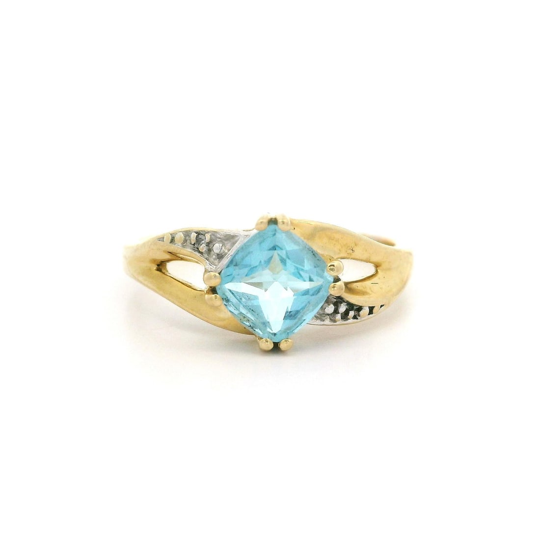 Estate 10k Yellow Gold Blue Topaz Diamond Accent Ring: Estate 10k Yellow Gold Blue Topaz Diamond Accent Ring This exquisite estate ring features a brilliant cushion cut blue topaz, elegantly set in 10k yellow gold with diamond accents. The vibrant blue to