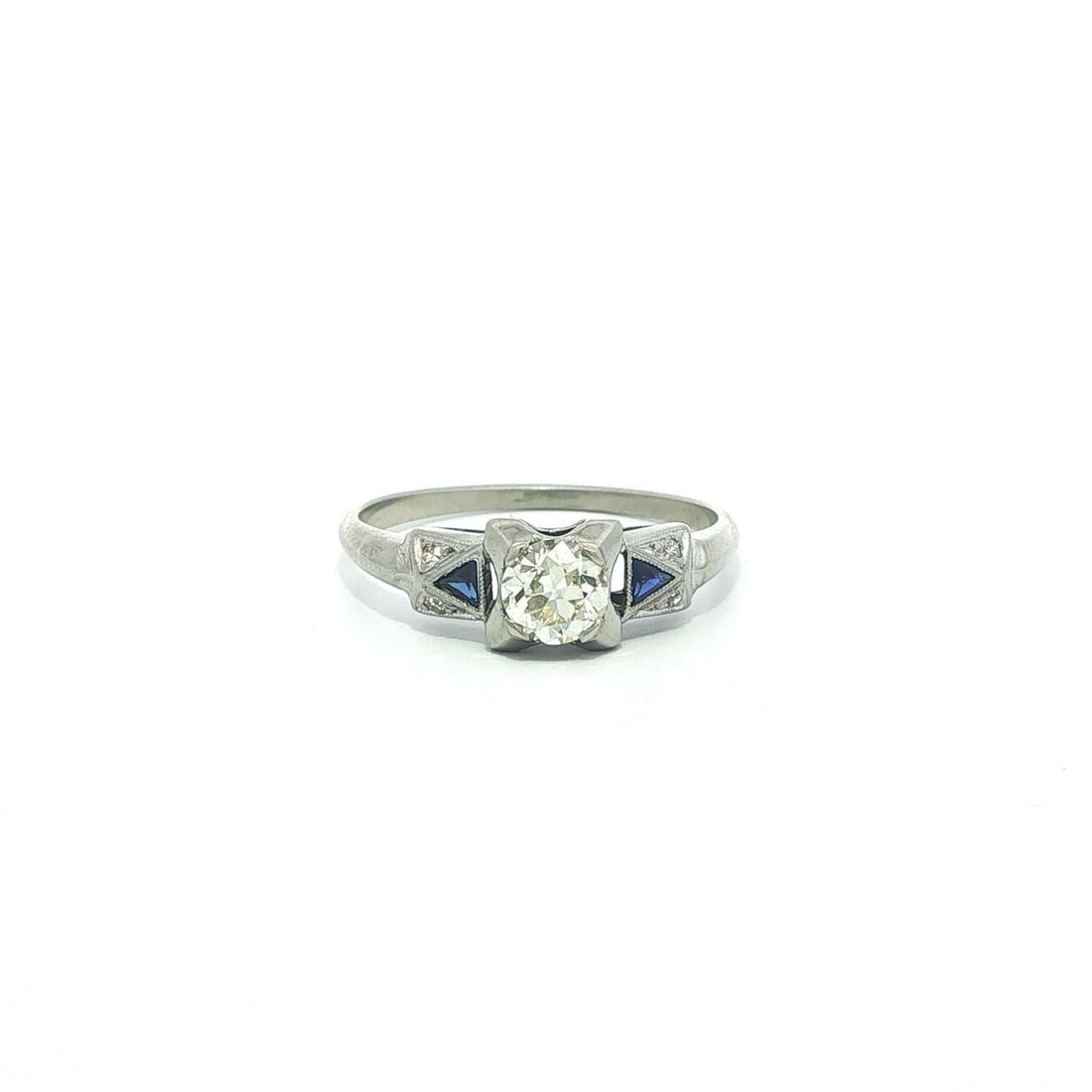Art Deco 18k White Gold Ring with Old European Diamond and Sapphire: Art Deco 18k White Gold Ring with Old European Diamond and Sapphire This antique Art Deco ring features a central old European cut natural diamond with a faint yellow hue and VS2 clarity, weighing app