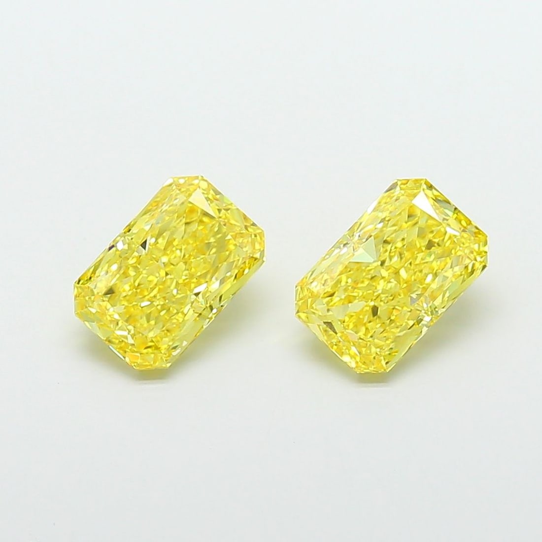 Loose Diamond - RADIANT 3.01ct Fancy Intense Yellow VS1: Loose Diamond - RADIANT 3.01ct Fancy Intense Yellow VS1 Source: This is a real non-mined Diamond that has been grown in a lab Shape: RADIANT Carats: 3.01 Color: Fancy Intense Yellow Certification: IGI