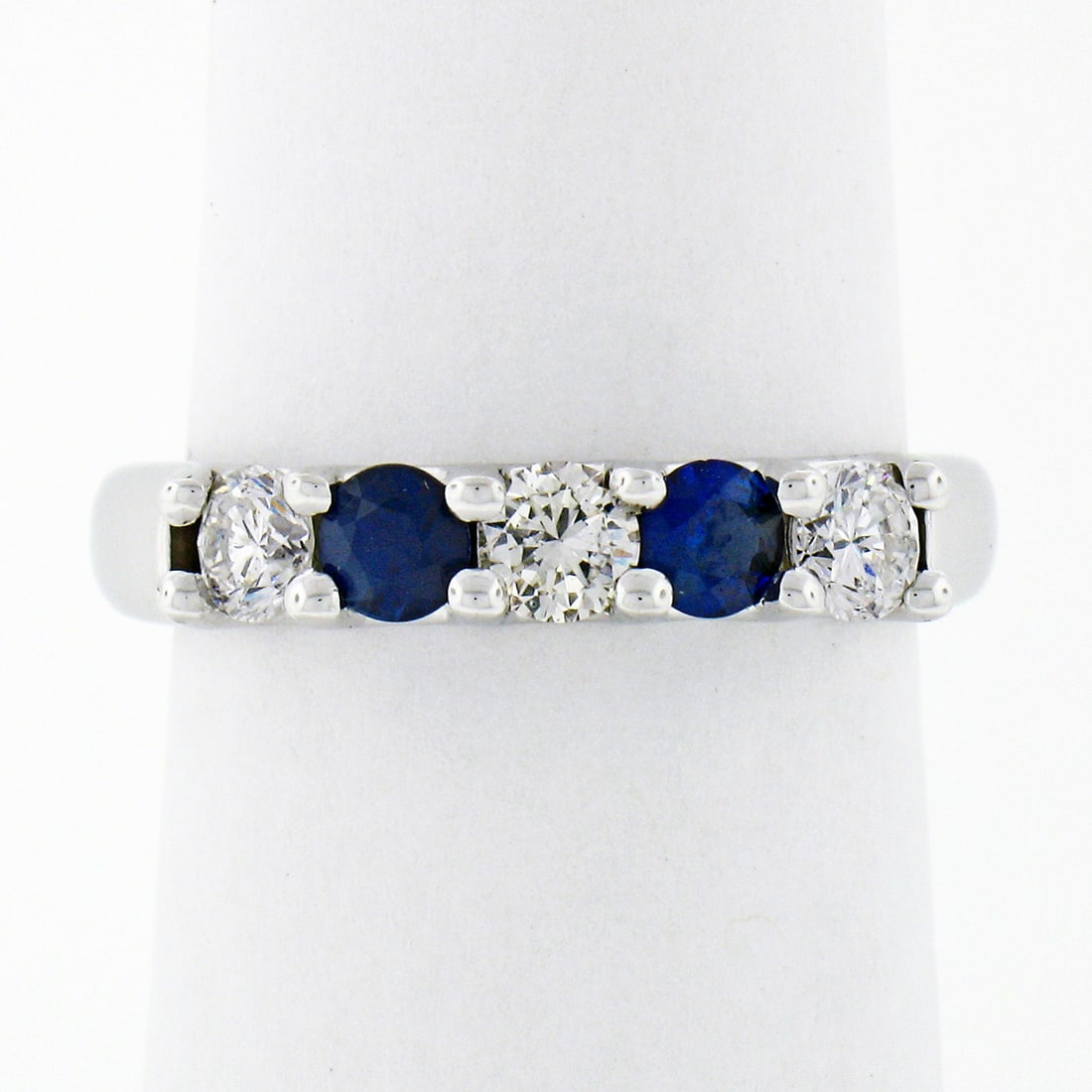 14K White Gold 0.89ctw Diamond Sapphire U Setting Wedding Band Ring: 14K White Gold 0.89ctw Diamond Sapphire U Setting Wedding Band Ring This exquisite wedding band ring is crafted from solid 14K white gold and features a stunning combination of natural gemstones. The 