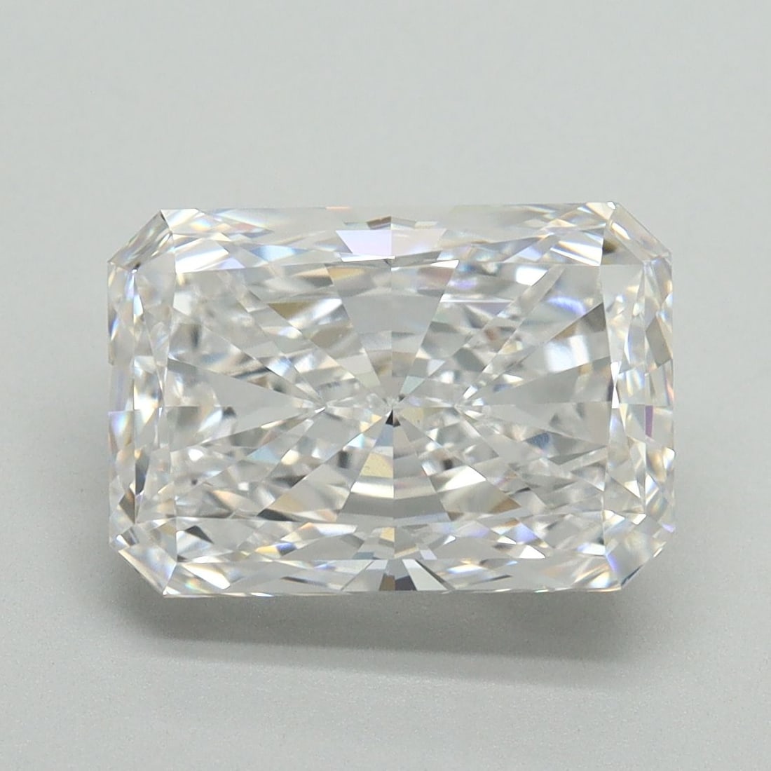 Loose Diamond - RADIANT 4.06ct D VS1: Loose Diamond - RADIANT 4.06ct D VS1 Source: This is a real non-mined Diamond that has been grown in a lab Shape: RADIANT Carats: 4.06 Color: D Clarity: VS1 Certification: IGI Video: Video Link The