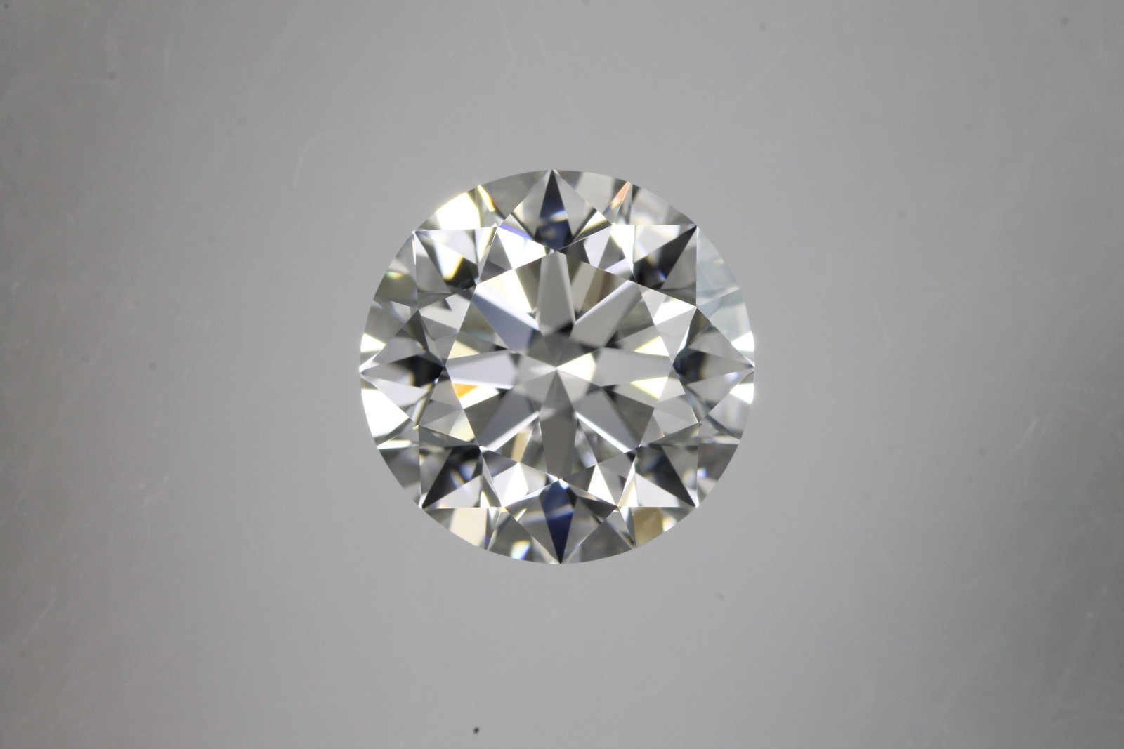 Loose Diamond - ROUND 1.81ct F VVS1: Loose Diamond - ROUND 1.81ct F VVS1 Source: Natural Shape: ROUND Carats: 1.81 Color: F Clarity: VVS1 Certification: GIA The Diamond Depot Guarantee: All items in this auction are guaranteed to be 100%