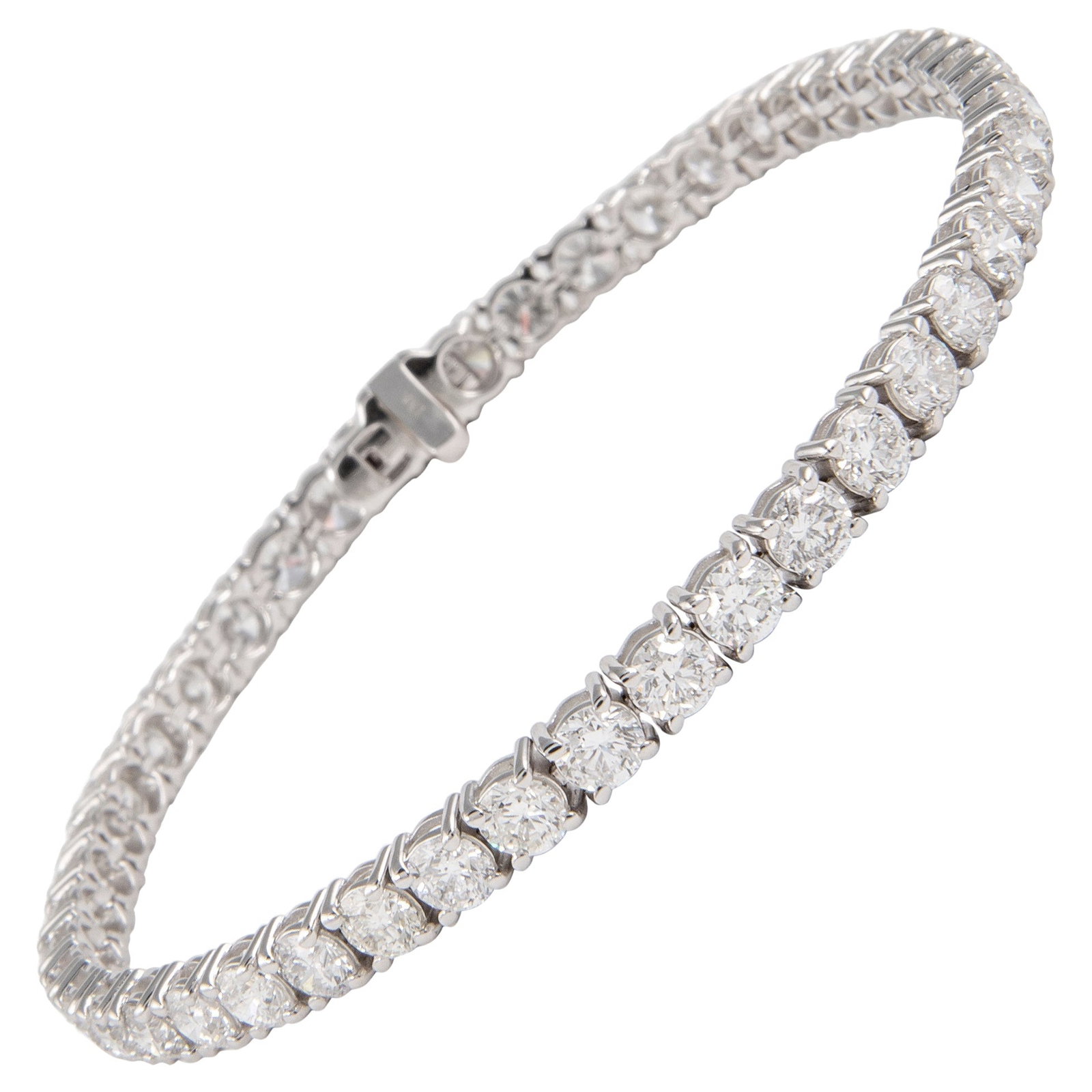 18k White Gold Diamond Tennis Bracelet 8.33ct: 18k White Gold Diamond Tennis Bracelet 8.33ct Diamond tennis bracelet featuring 45 round brilliant diamonds with a total weight of 8.33 ct, set in 18k white gold. Approximately D-F color and SI clarit