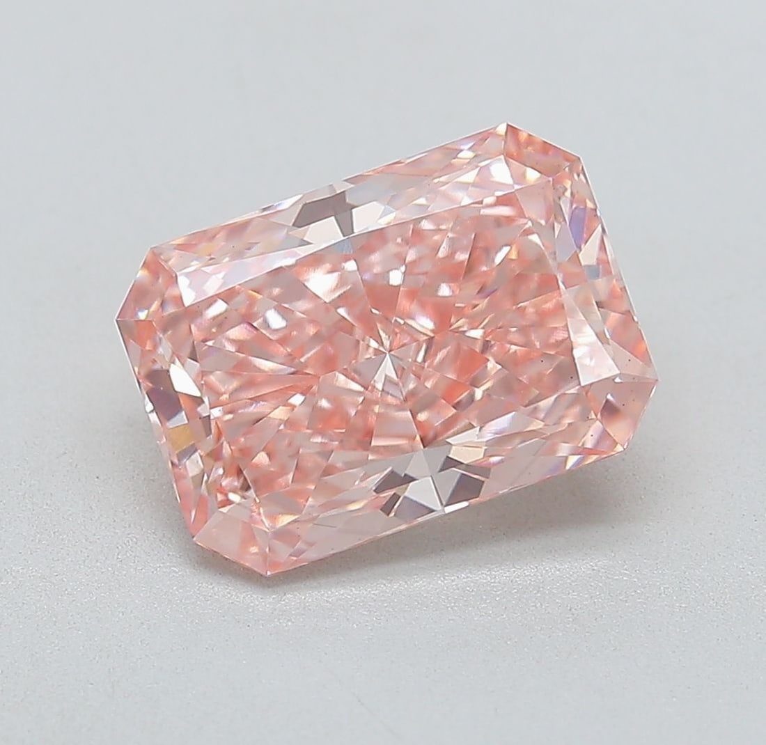 Loose Diamond - RADIANT 3.0ct Fancy Vivid Pink VS1: Loose Diamond - RADIANT 3.0ct Fancy Vivid Pink VS1 Source: This is a real non-mined Diamond that has been grown in a lab Shape: RADIANT Carats: 3.0 Color: Fancy Vivid Pink Certification: IGI Video: