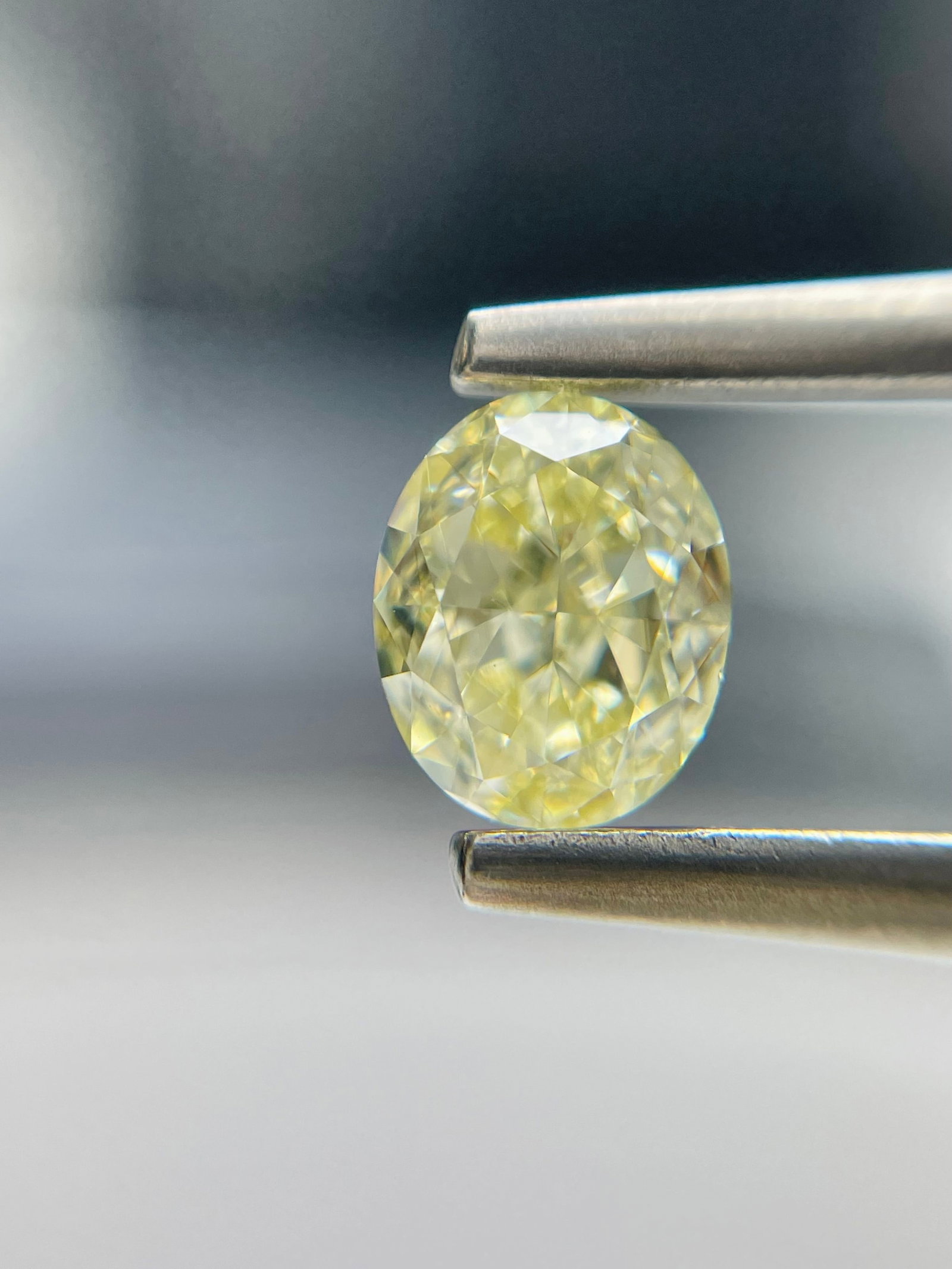 Loose Diamond - OVAL 1.01ct Fancy Light Yellow SI1: Loose Diamond - OVAL 1.01ct Fancy Light Yellow SI1 Source: Natural Shape: OVAL Carats: 1.01 Color: Fancy Light Yellow Certification: GIA The Diamond Depot Guarantee: All items in this auction are guar