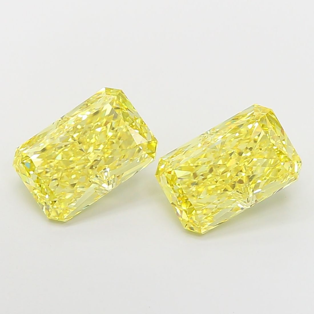 Loose Diamond - RADIANT 4.03ct Fancy Vivid Yellow VS1: Loose Diamond - RADIANT 4.03ct Fancy Vivid Yellow VS1 Source: This is a real non-mined Diamond that has been grown in a lab Shape: RADIANT Carats: 4.03 Color: Fancy Vivid Yellow Certification: IGI Vid