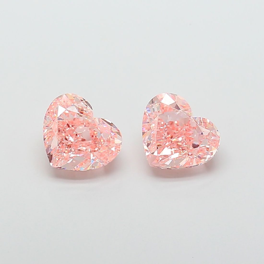 Loose Diamond - HEART 4.02ct Fancy Intense Pink VS1: Loose Diamond - HEART 4.02ct Fancy Intense Pink VS1 Source: This is a real non-mined Diamond that has been grown in a lab Shape: HEART Carats: 4.02 Color: Fancy Intense Pink Certification: IGI Video: