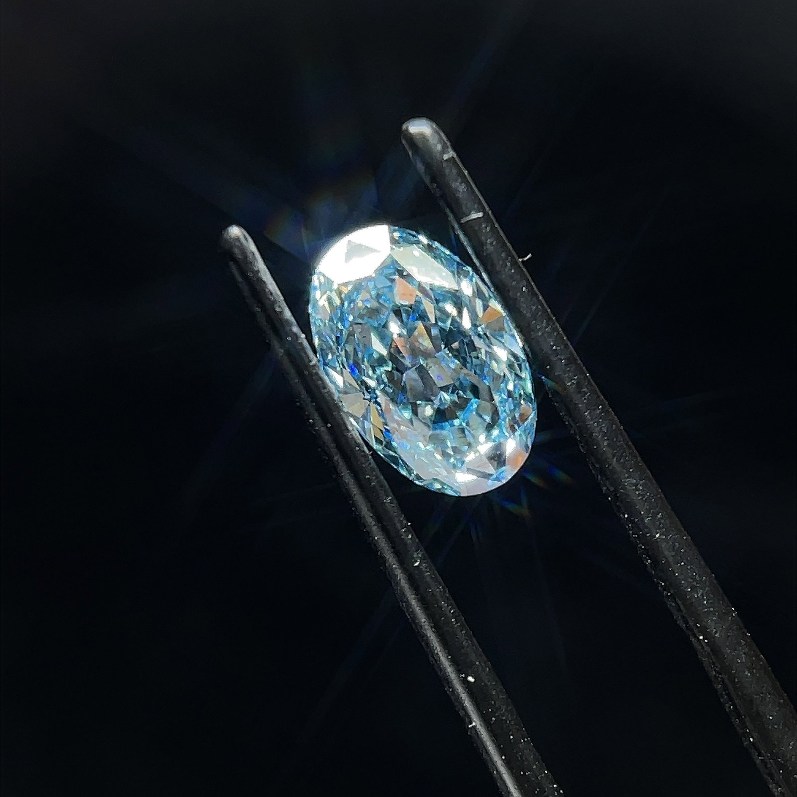 Loose Diamond - OVAL 1.46ct Blue SI1: Loose Diamond - OVAL 1.46ct Blue SI1 Source: This is a real non-mined Diamond that has been grown in a lab Shape: OVAL Carats: 1.46 Color: Blue Certification: NONE The Diamond Depot Guarantee: All