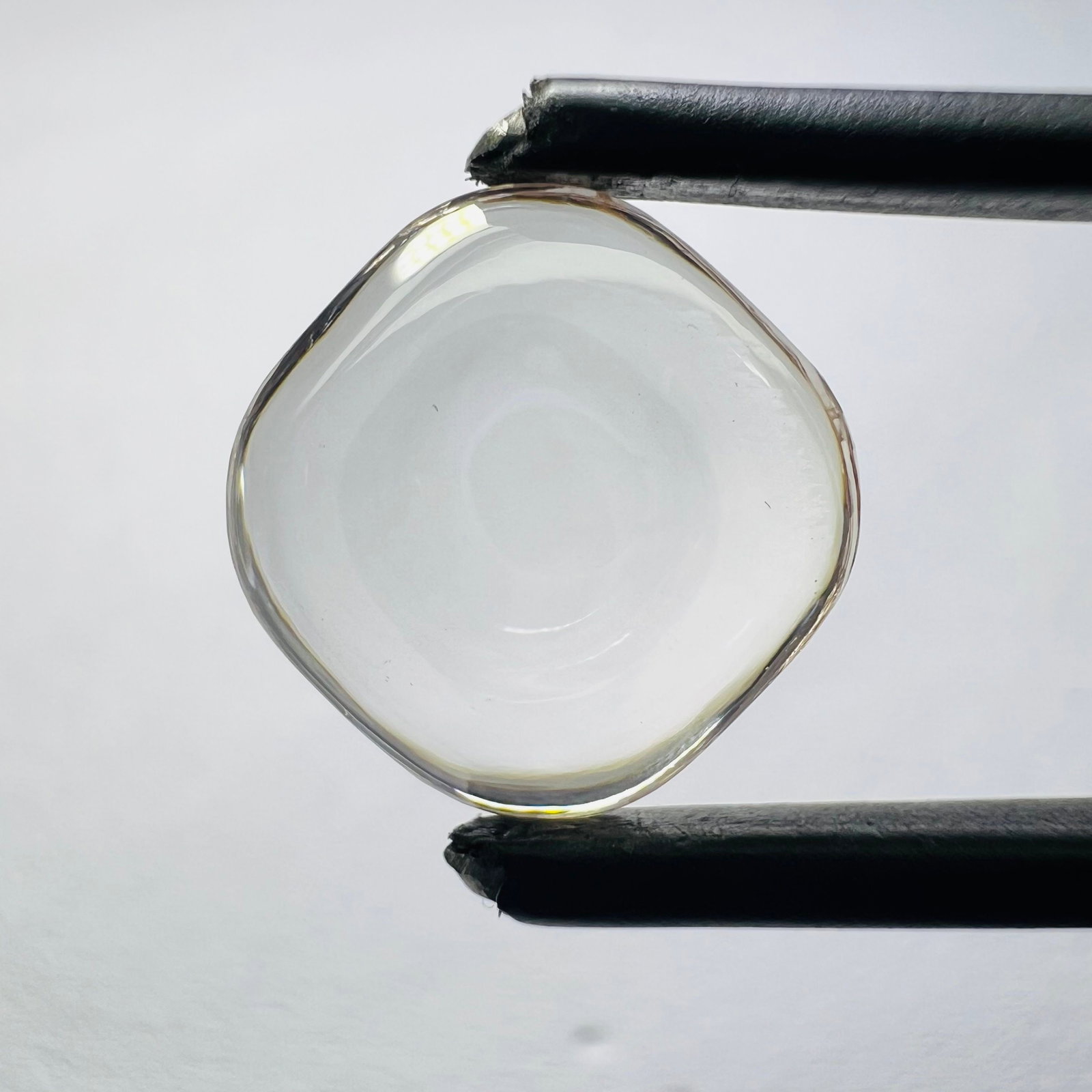 Loose Diamond - CUSHION BRILLIANT 2.2ct Pink VS1: Loose Diamond - CUSHION BRILLIANT 2.2ct Pink VS1 Source: This is a real non-mined Diamond that has been grown in a lab Shape: CUSHION BRILLIANT Carats: 2.2 Color: Pink Certification: NONE The Diamond 