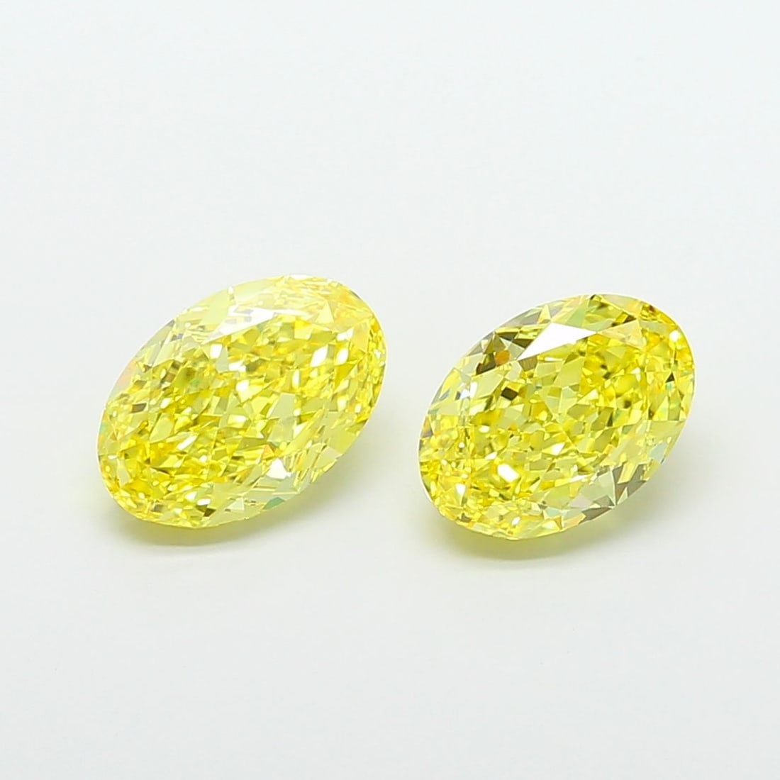 Loose Diamond - OVAL 3.53ct Fancy Vivid Yellow VS1: Loose Diamond - OVAL 3.53ct Fancy Vivid Yellow VS1 Source: This is a real non-mined Diamond that has been grown in a lab Shape: OVAL Carats: 3.53 Color: Fancy Vivid Yellow Certification: IGI Video: