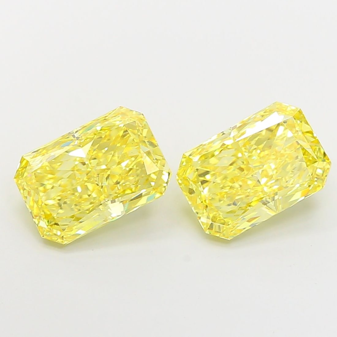 Loose Diamond - RADIANT 3.48ct Fancy Vivid Yellow VS1: Loose Diamond - RADIANT 3.48ct Fancy Vivid Yellow VS1 Source: This is a real non-mined Diamond that has been grown in a lab Shape: RADIANT Carats: 3.48 Color: Fancy Vivid Yellow Certification: IGI Vid