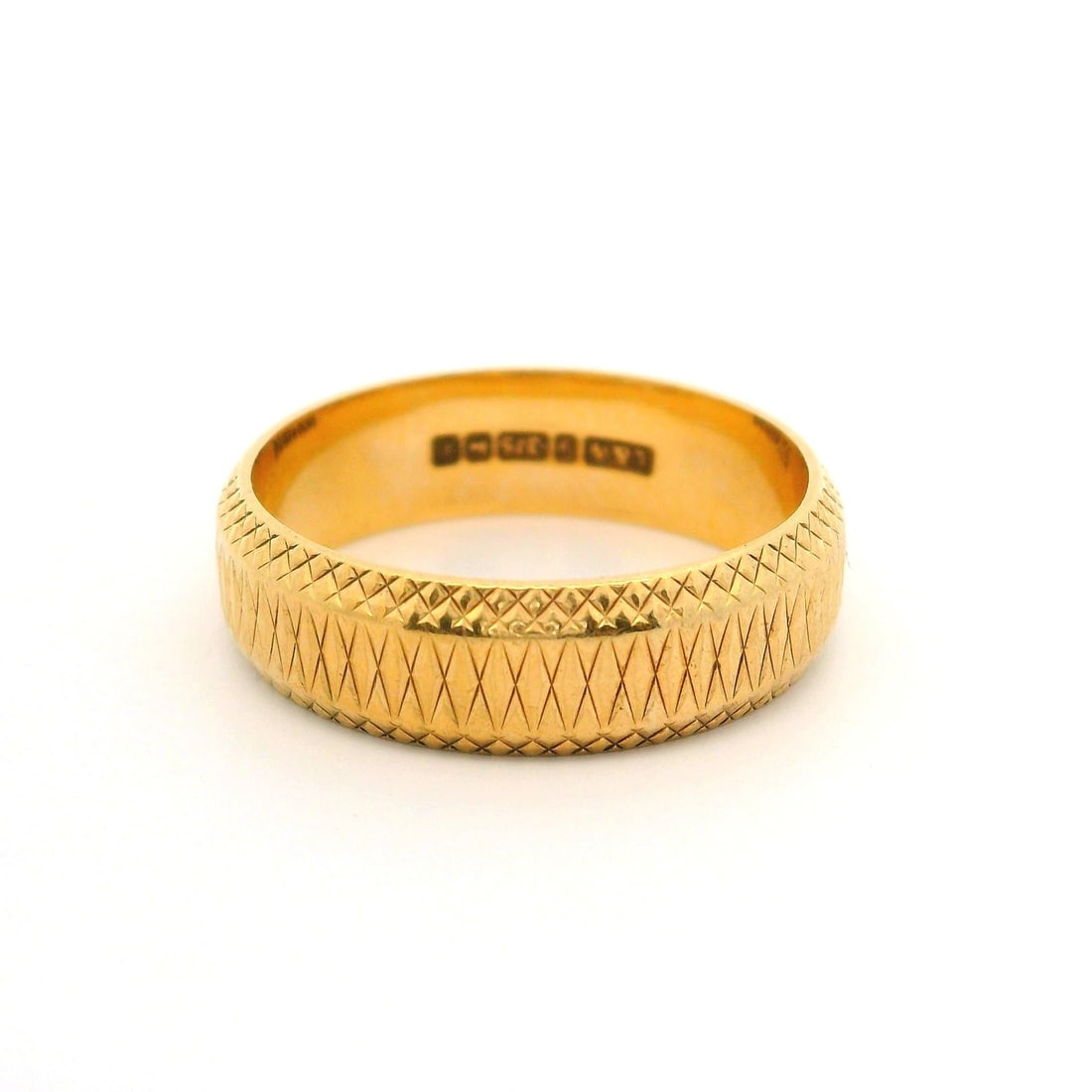 Antique 9k Yellow Gold Engraved Cross Hatching Band Ring: Antique 9k Yellow Gold Engraved Cross Hatching Band Ring This exquisite Antique English band ring showcases finely engraved cross hatching, crafted from solid 9k yellow gold. The ring has a classic st