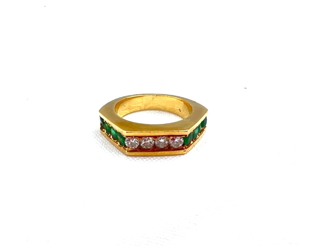 Size 6 Unbranded 18K Yellow Gold Ring with Emeralds and Diamonds: Size 6 Unbranded 18K Yellow Gold Ring with Emeralds and Diamonds Pre-owned 18k yellow gold ring featuring emeralds and diamonds in a detailed design. This size 6 ring contains 8 emeralds with a total 