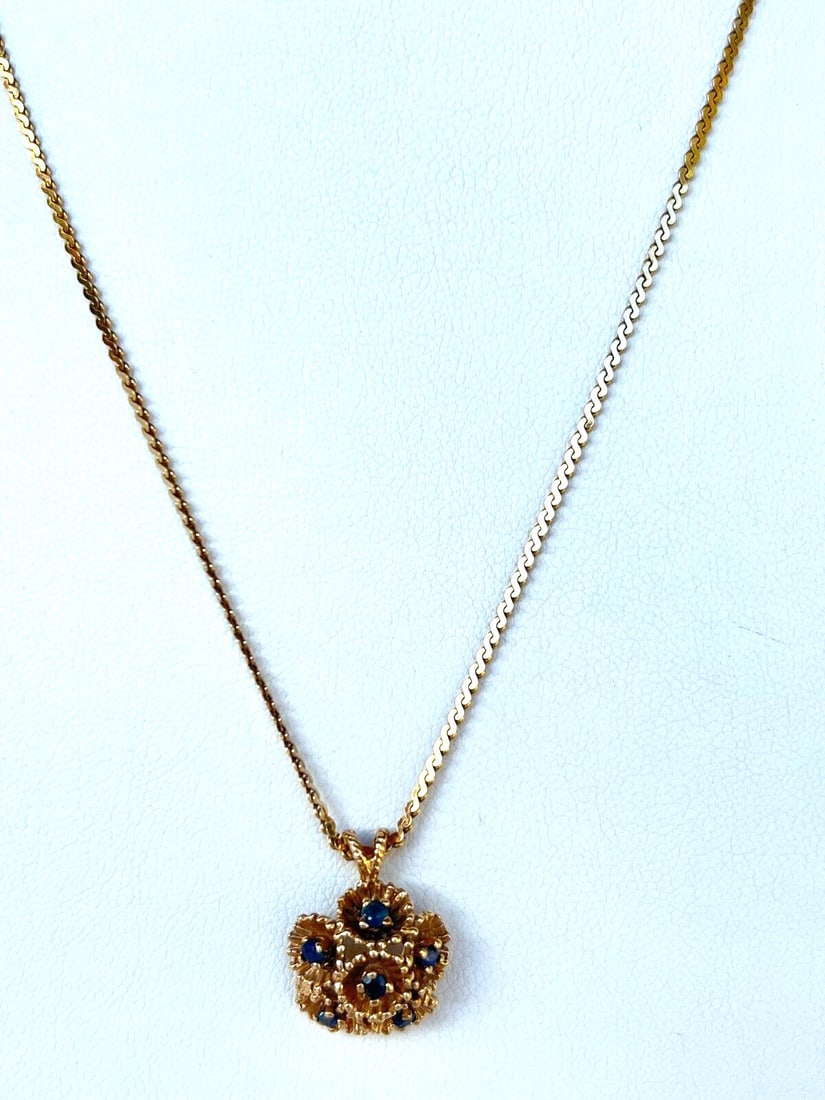 Italian 14K Yellow Gold Pendant Necklace with Blue Sapphire: Italian 14K Yellow Gold Pendant Necklace with Blue Sapphire Italian 14k yellow gold sapphire necklace with a pendant-style design. This pre-owned piece features a blue sapphire and is fully signed and