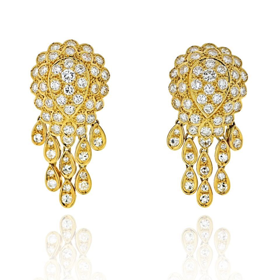 18K Yellow Gold Chandelier Earrings with 10 Carats Diamonds: 18K Yellow Gold Chandelier Earrings with 10 Carats Diamonds Elevate your elegance with these stunning chandelier earrings, expertly crafted from 18K yellow gold. These impressive estate pieces boast a