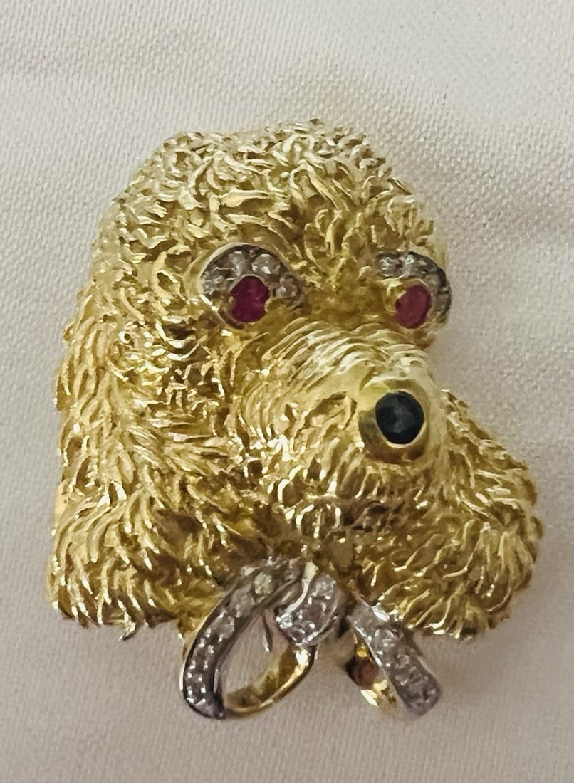 18K Yellow Gold Dog Brooch with Diamond Sapphire and Pink Sapphire: 18K Yellow Gold Dog Brooch with Diamond Sapphire and Pink Sapphire Magnificent unbranded dog brooch crafted in 18k yellow gold with diamond, sapphire, and pink sapphire accents. This French brooch fea